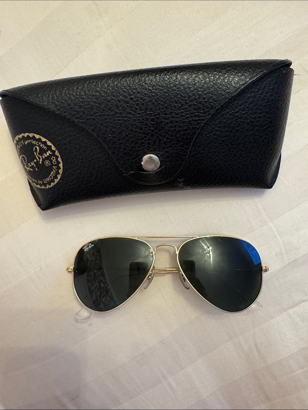 Ray-Ban Aviator Sunglasses Gold Frame with Black Lenses and Black Case